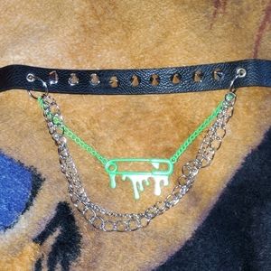 Hot topic choker